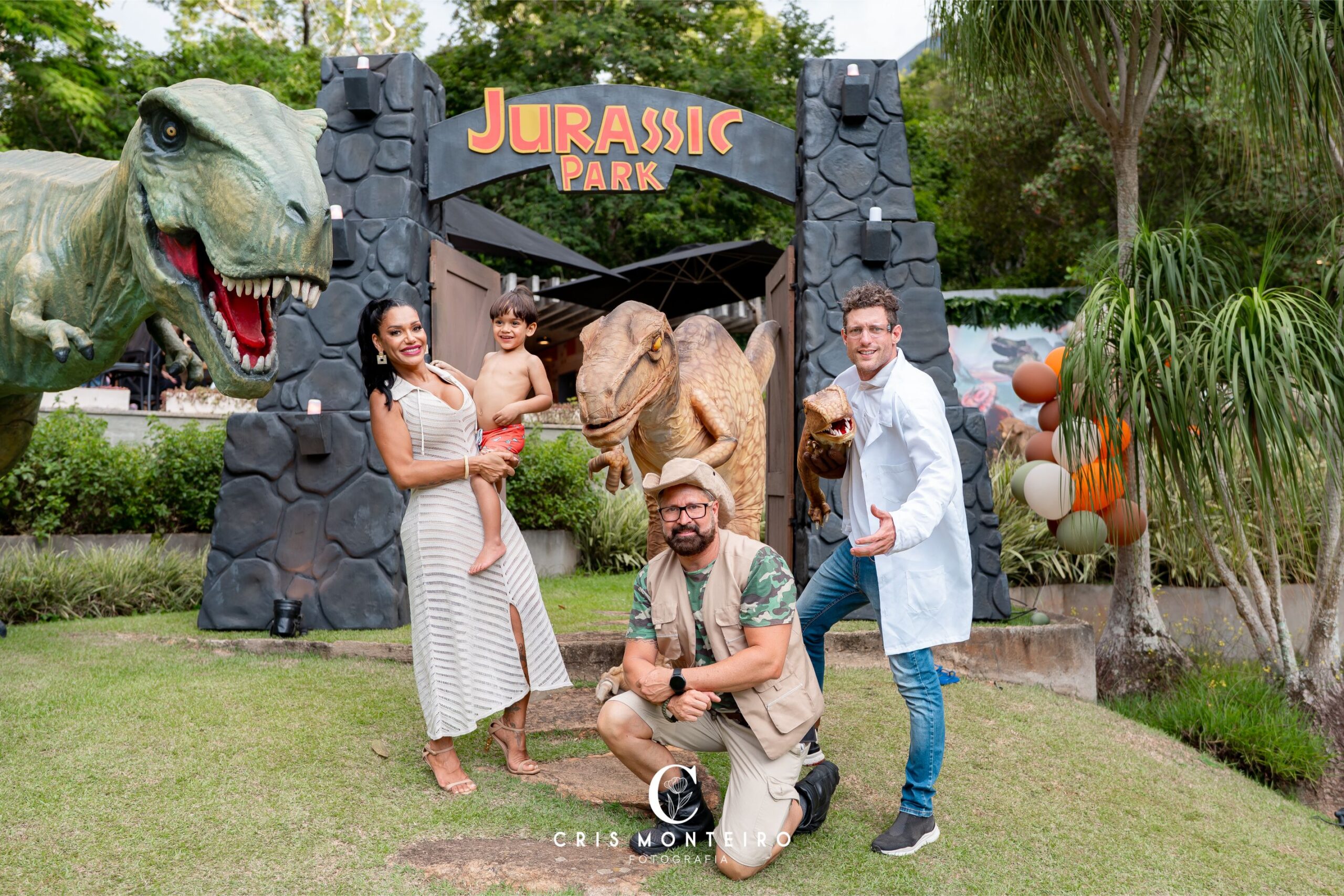 O Fenômeno dos Dinossauros em Festas Infantis: Do “Frio na Barriga” ao Encantamento Real