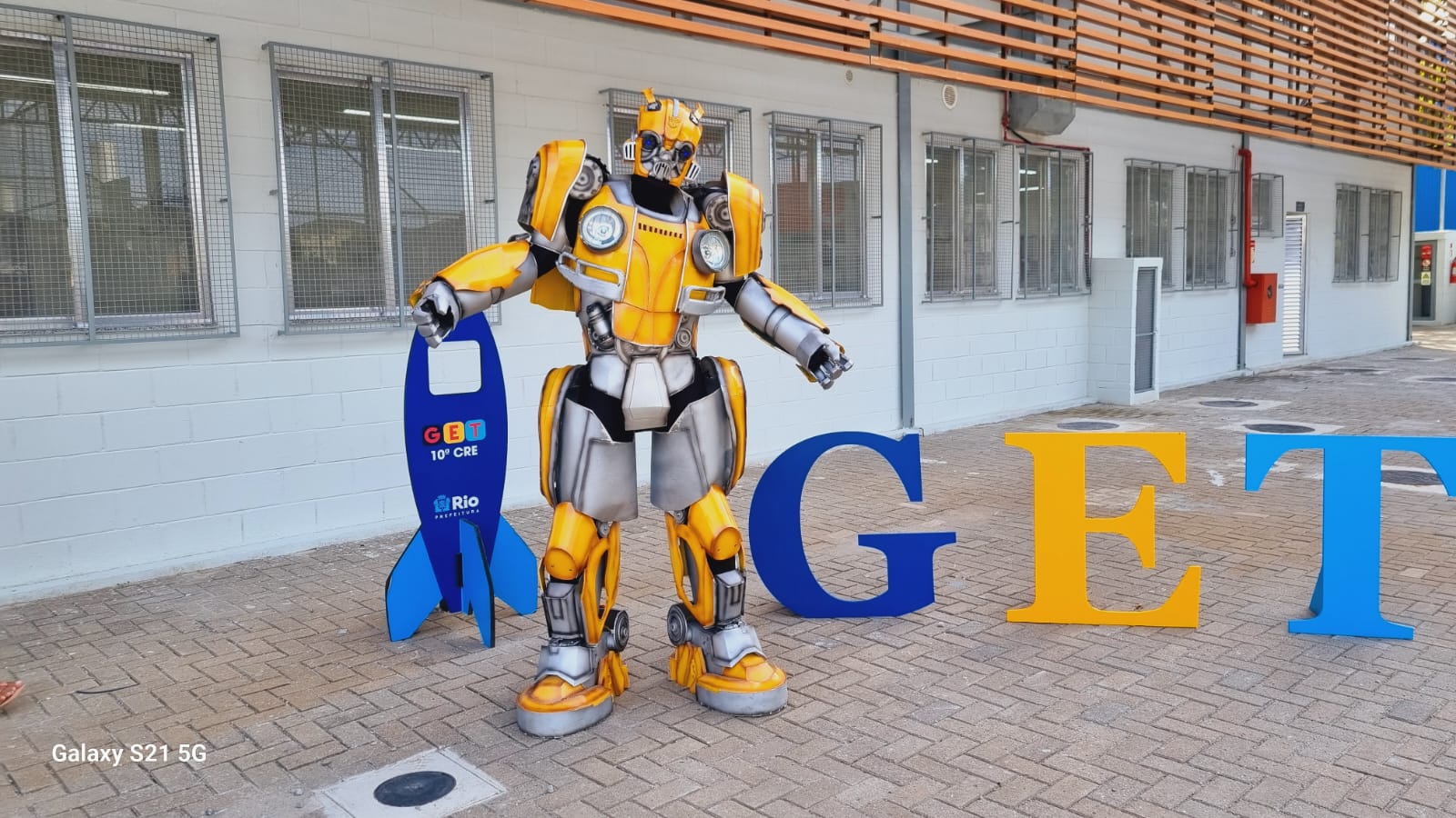 Efeito Transformers: Como o Bumblebee Transforma Festas em um Cenário de Cinema
